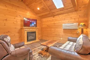 Cozy Cabin Getaway with Fireplace, Kitchen, Jacuzzi Tub - Sleeps 2 - Image 2
