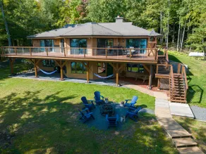 Bay Top Lake House Spacious Lakeshore Home - Image 3