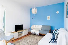 Beachfront flat with a panoramic view of the bay - Image 4
