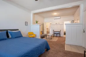 Spacious Studio Downtown - Image 2