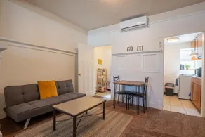 Spacious Studio Downtown - Image 4