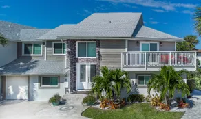 Spacious 4BR Beach House with Stunning Ocean Views - Image 2