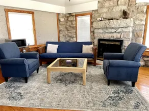 Cozy Retreat for 4 with Amenities - Image 5