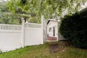 Spacious one Bedroom Apt with private entrance - Image 5