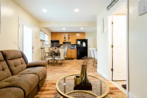 Spacious one Bedroom Apt with private entrance - Image 3