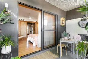 Quirky Loft with Bushland Views - Image 5