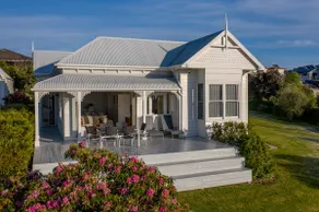 Bridport Beach House - Image 2