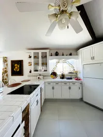 A Beautiful Spacious home with a private pool - Image 5
