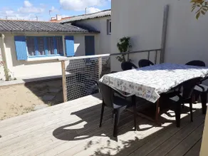 L'Alphonse 3* house garden/garage/linens provided - Image 2