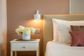 Panoramic suite with a couple's bathtub in the room - Image 2