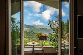 Panoramic suite with a couple's bathtub in the room - Image 4