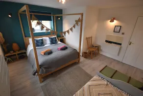 Cosy rural retreat with hot tub under the stars - Image 3