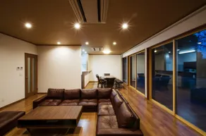 Forest air, hot tub, wifi, wifi, up to 20 people. - Image 2