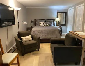 Historic Huntington Village Private Retreat - Image 2