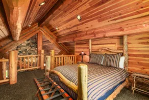 Cozy Log Cabin, sleeps 4, with hot tub - Image 3