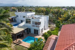 Beautiful Oceanfront Villa - Image 2