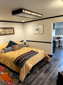 Hygge Haven: A cozy apartment in a canal-side town - Image 2