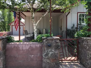 *updated* Leroux Bungalow (2 blocks from Downtown) - Image 2