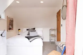 No 17 Tregoyne, Porthtowan 5 min to beach - Image 2
