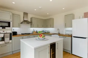 4 Salterns-3 Bath-Nr Yarmouth-Nr Beach-Sleeps 7 - Image 2