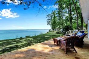 Lake Ontario Home+Hot Tub, sleeps 10 | Tucked Away - Image 3