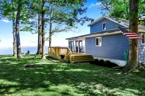 Lake Ontario Home+Hot Tub, sleeps 10 | Tucked Away - Image 2