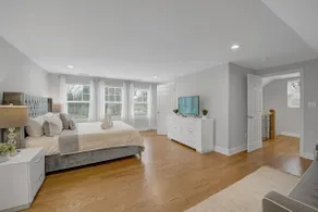 Bright 4BR House w/ Large Backyard and Sunroom - Image 5