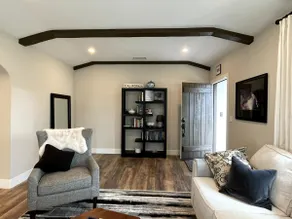 Gorgeous Designer Oasis, 3 Bedroom, 2.5 Bath, w/AC - Image 2