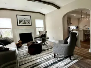 Gorgeous Designer Oasis, 3 Bedroom, 2.5 Bath, w/AC - Image 3
