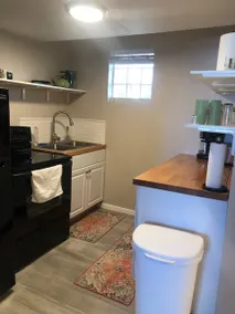 Pet friendly, Private suite w/ private fenced yard - Image 3