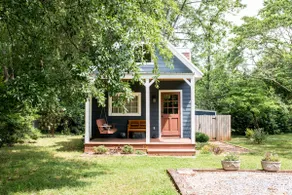 Charming cottage with hot tub walk to downtown - Image 2