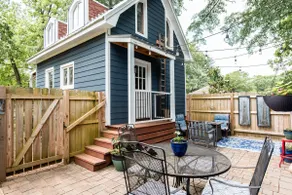 Charming cottage with hot tub walk to downtown - Image 5