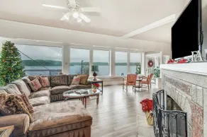 Gorgeous Lake Washington View 4 beds/2bath - Image 2