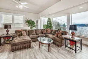 Gorgeous Lake Washington View 4 beds/2bath - Image 3