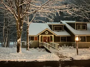The Ski & Tee - 5 bdrm condo on 18th fairway & steps from ski trail - Image 3