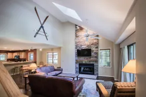 The Ski & Tee - 5 bdrm condo on 18th fairway & steps from ski trail - Image 5
