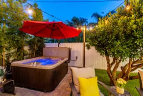 Stunning Zen Hillcrest Villa AC • HotTub • Parking - Image 3