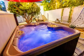 Stunning Zen Hillcrest Villa AC • HotTub • Parking - Image 2