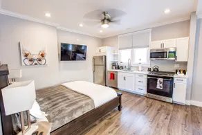 Stunning Zen Hillcrest Villa AC • HotTub • Parking - Image 4