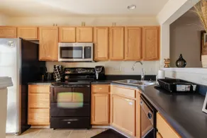 🌹Stylish & Cozy | 5★ Location |♛3BR | Netflix - Image 4