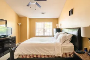 🌹Stylish & Cozy | 5★ Location |♛3BR | Netflix - Image 5