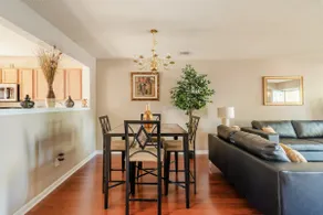 🌹Stylish & Cozy | 5★ Location |♛3BR | Netflix - Image 3