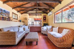 Scenic Mountain Retreat in Santiago Wine Country - Image 2