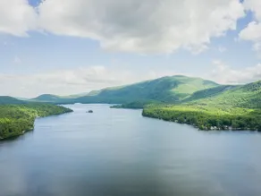 NEU bei VRBO! Atemberaubende 3 Schlafzimmer Lake House auf 3 Morgen mit Aussicht, alle Annehmlichkeiten - Image 2