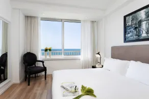 One Bedroom Apartment with a Sea View - Image 2
