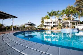 Deluxe 2 Bedroom Cottage - Lake Hume Resort - Image 2