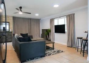 Suite with private hot tub - Image 3