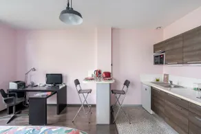Large Studio, Balcony & Free Private Parking - Image 5