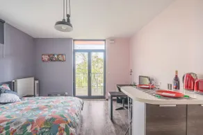 Large Studio, Balcony & Free Private Parking - Image 4