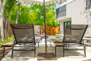 Picturesque Group Travel Retreat | Quick Uber DT - Image 3